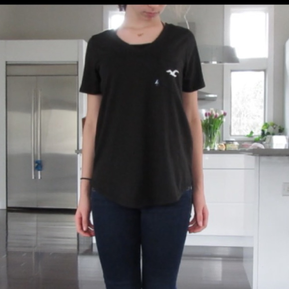 Black Hollister v neck tee